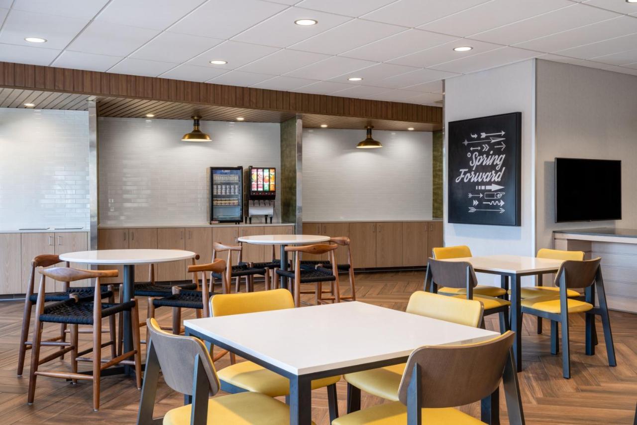Fairfield Inn & Suites Minneapolis North Brooklyn Center Bagian luar foto
